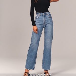 Abercrombie 90s Ultra High Rise Relaxed Jeans BNWT